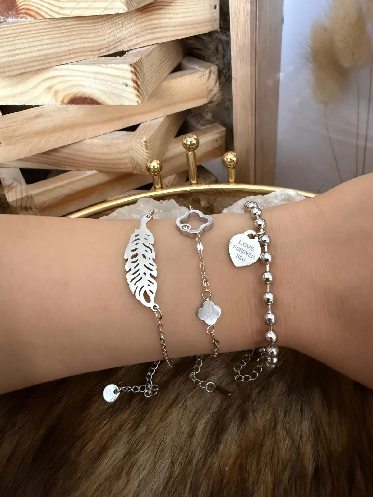 KUŞ TÜYÜ ROSE BİLEKLİK ZİNCİR BİLEKLİK VE KLASİK BONCUKLU ROSE  BİLEKLİK KOMBİNİMİZ